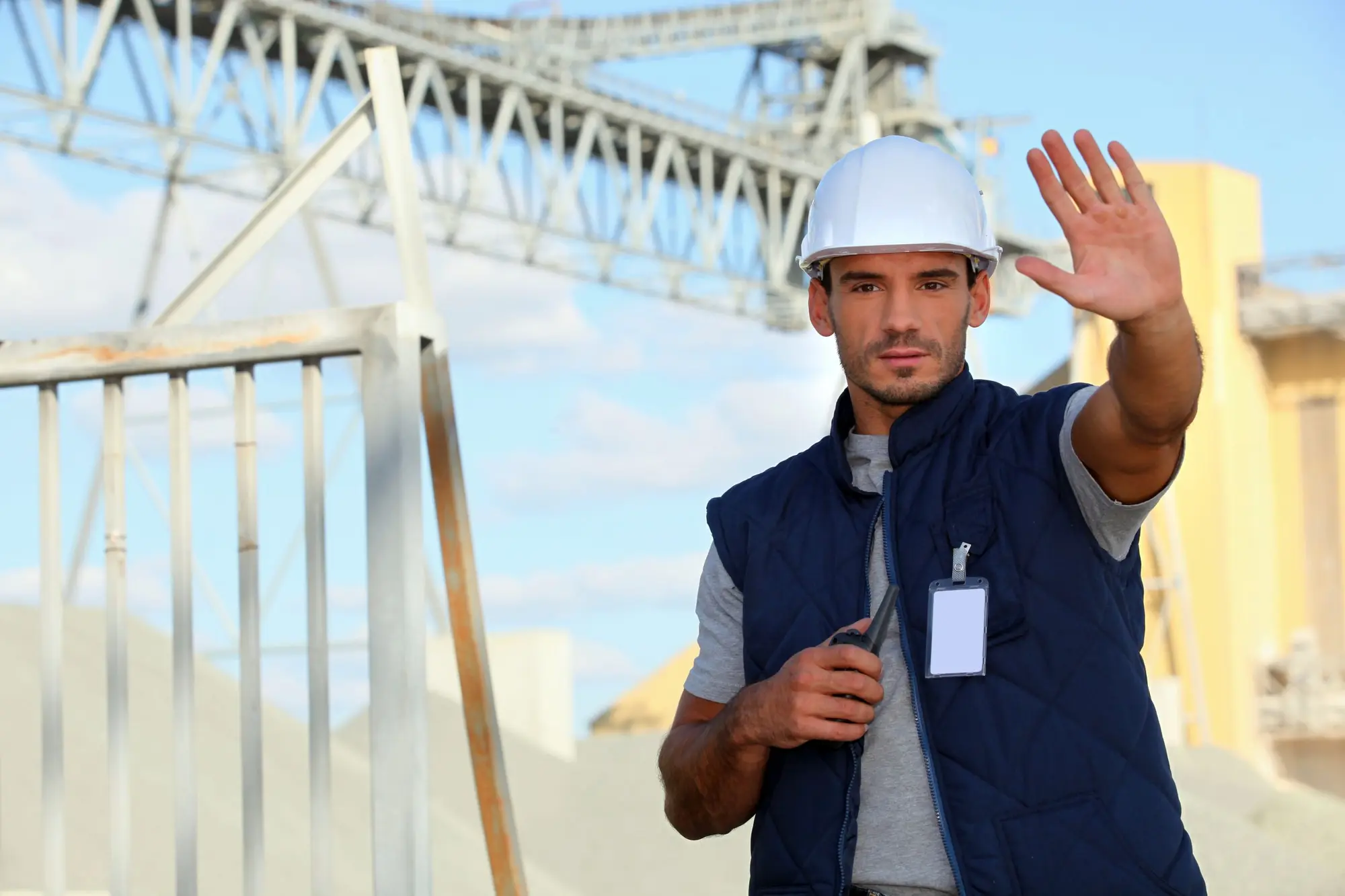 Sicherheitsmitarbeiter auf Baustelle